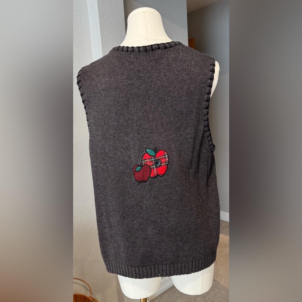 Vintage Mandal Bay Plaid & Checkered Red & Black Apple Fruit & Leaves Vest - Picture 6 of 11